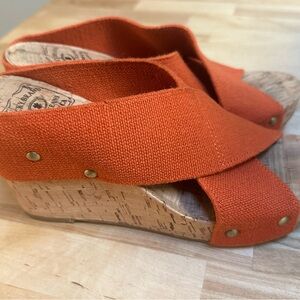 Lucky Brand Orange Wedge Sandals sz 6 sz 36 GUC